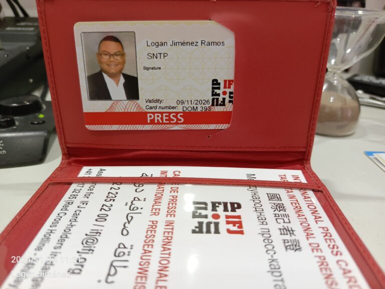 Logan Jiménez Ramos recibe acreditación de la Federación Internacional de Periodistas (FIP)