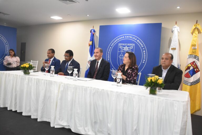 MESCyT entrega premios a ganadores del IX Congreso Estudiantil de Investigación Científica y Tecnológica