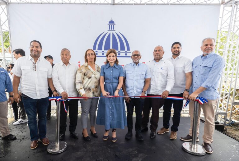 Raquel Peña entrega viviendas, espacios deportivos y centros comunitarios para mejorar calidad de vida en San Cristóbal
