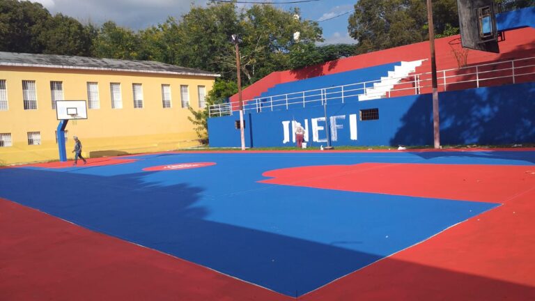 Inefi impacta la escuela Onésimo Jiménez considerada la más antigua de Santiago