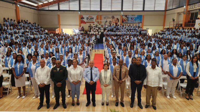 Ministerio de Defensa gradúa 6,314 estudiantes a través de las Escuelas Vocacionales en San Cristóbal