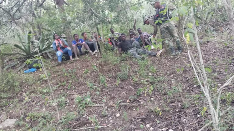 Ejército envía a la justicia a otros traficantes de indocumentados