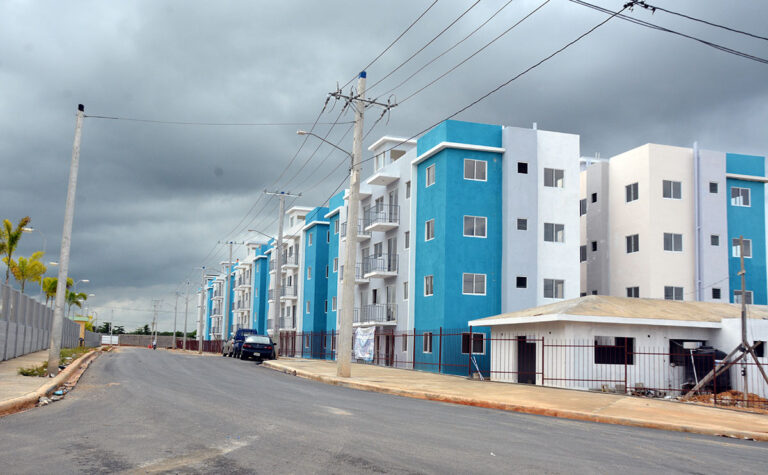 Residentes de Ciudad Juan Bosch expresaron su respaldo al director de seguridad  por su destacada gestión