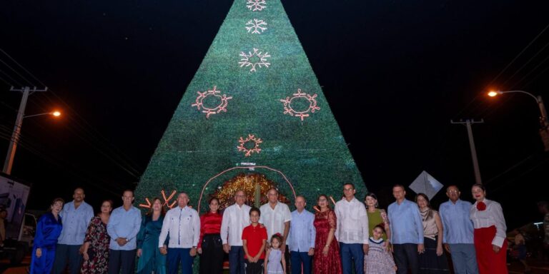 Fuerza Aérea Dominicana celebra encendido del árbol navideño en la Base Aérea San Isidro