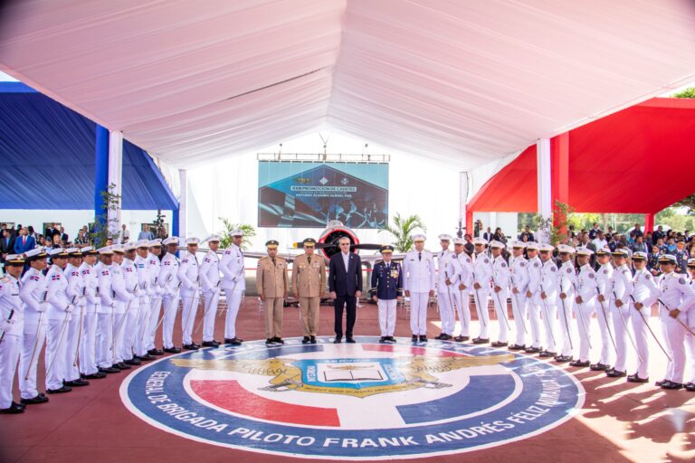 Presidente Constitucional de la República encabezó graduación de Vigésima Tercera Promoción de Cadetes FARD