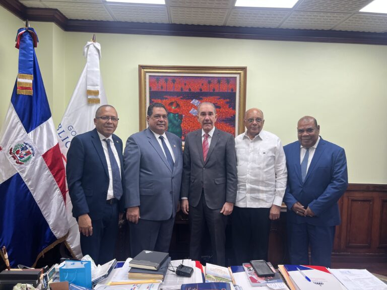 MESCyT busca fortalecer los programas académicos en materia de los servicios notariales del derecho en el país