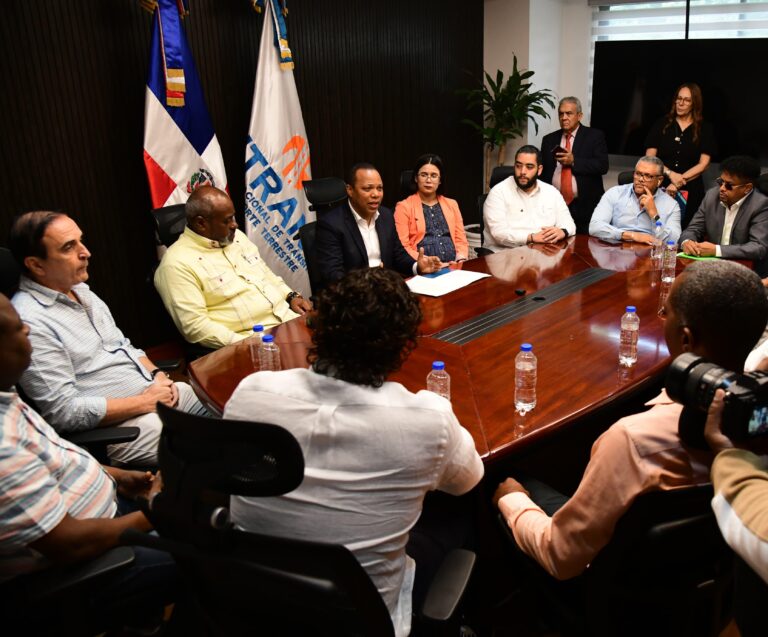 Intrant reactiva entrega de licencias operación de transporte privado tras varios años paralizado