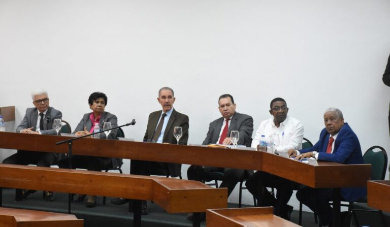 𝗠𝗘𝗦𝗖𝘆𝗧 𝗰𝗼𝗺𝗽𝗹𝗲𝘁𝗮 𝗘𝘃𝗮𝗹𝘂𝗮𝗰𝗶𝗼́𝗻 𝗤𝘂𝗶𝗻𝗾𝘂𝗲𝗻𝗮𝗹 𝗱𝗲 𝟰𝟵 𝗜𝗻𝘀𝘁𝗶𝘁𝘂𝗰𝗶𝗼𝗻𝗲𝘀 𝗱𝗲 𝗘𝗱𝘂𝗰𝗮𝗰𝗶𝗼́𝗻 𝗦𝘂𝗽𝗲𝗿𝗶𝗼𝗿 (𝗜𝗘𝗦) 𝘆 𝗮𝗰𝗿𝗲𝗱𝗶𝘁𝗮 𝟭𝟭 𝗘𝘀𝗰𝘂𝗲𝗹𝗮𝘀 𝗱𝗲 𝗠𝗲𝗱𝗶𝗰𝗶𝗻𝗮 𝗱𝗲 𝗥𝗗 ante EE.UU