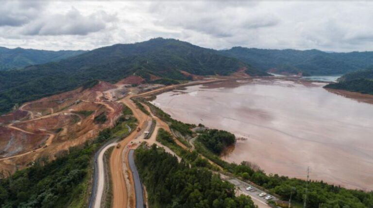 DOMINICAL // BARRICK, CONTRATO Y PRESA DE COLA