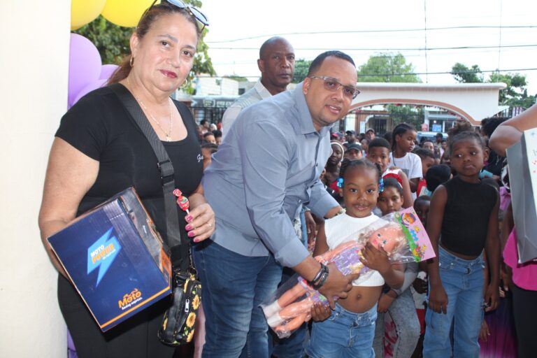 Cientos de personas disfrutan de las fiestas patronales del municipio de La Caleta