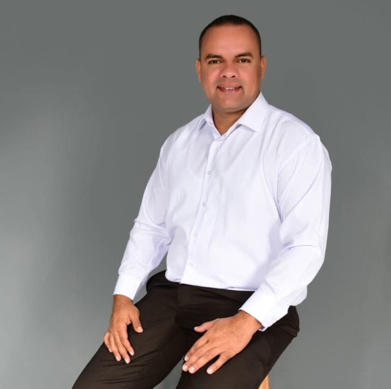 LA CALETA: AL BORDE DEL CAMBIO O DEL COLAPSO 