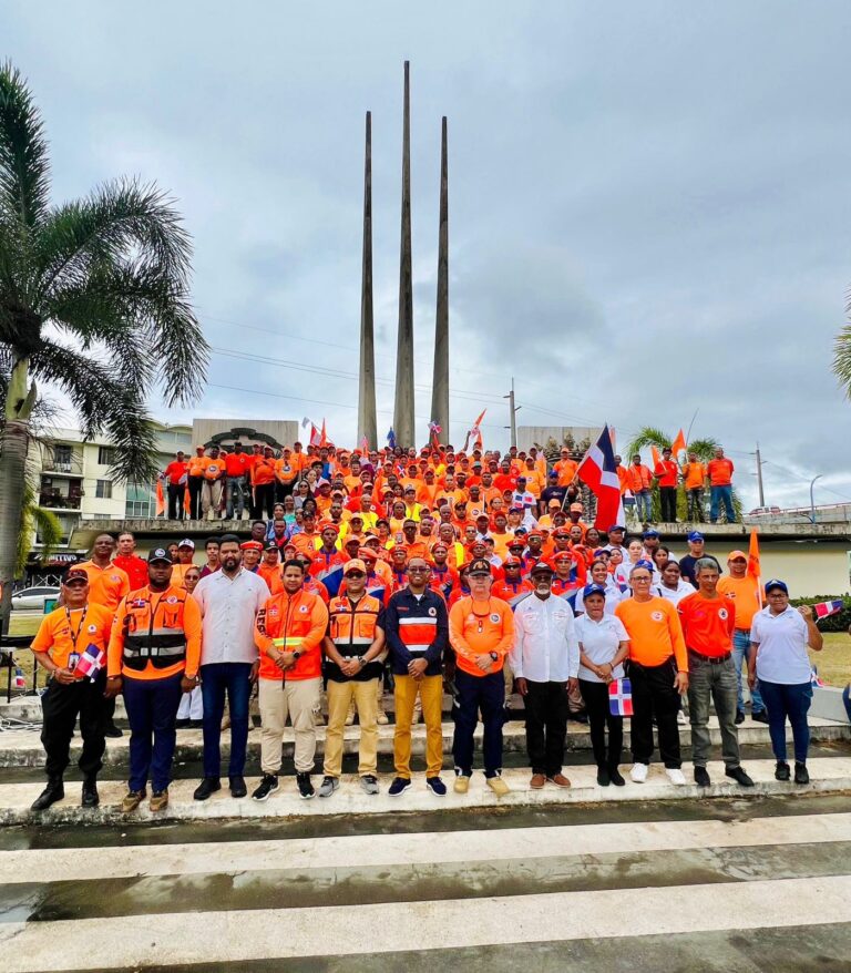 Defensa Civil rinde honor a Duarte con caminata en el Distrito Nacional