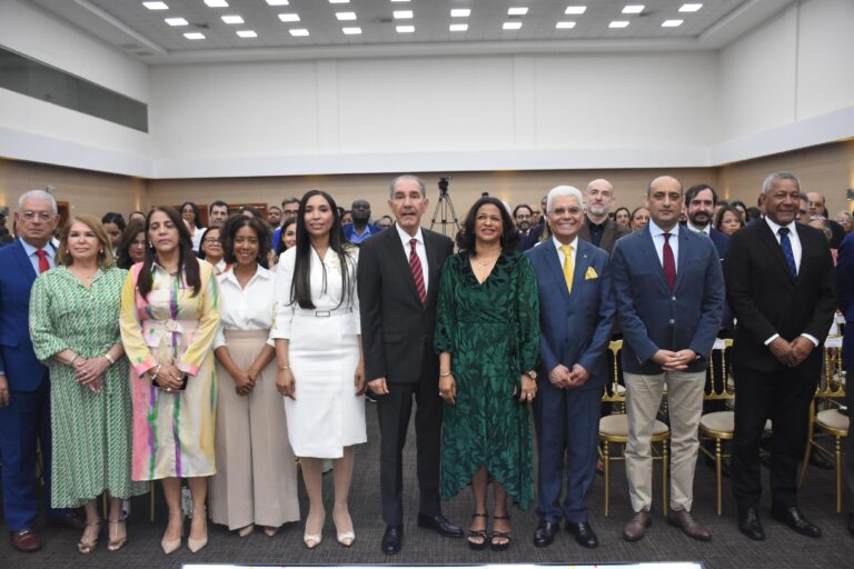 MESCyT reconoce el trabajo del Departamento de Becas Internacionales y anuncia nueva convocatoria para becas STEAM