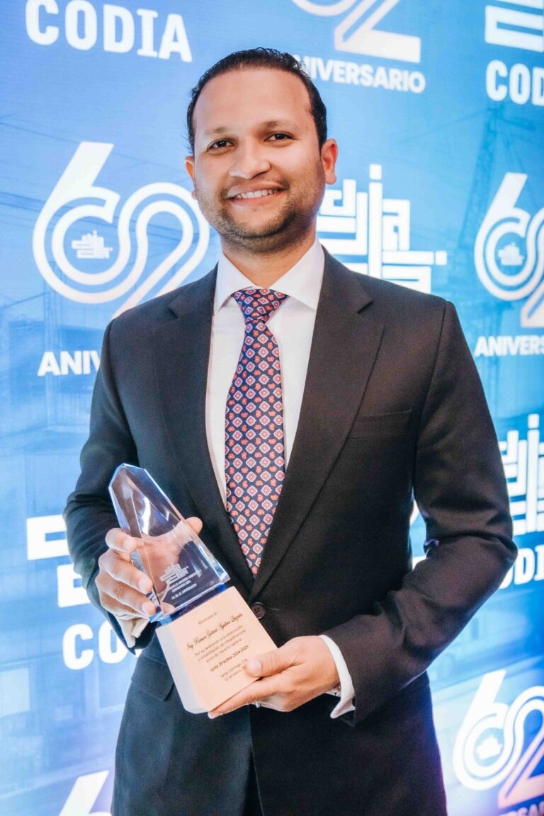 Codia reconoce a Ramón Aguilera Quezada por su excelencia en gestión empresarial