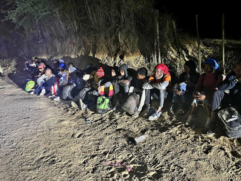 Ejército detiene 25 haitianos en estatus migratorio irregular en Callejón de los Tres Caños en Dajabón