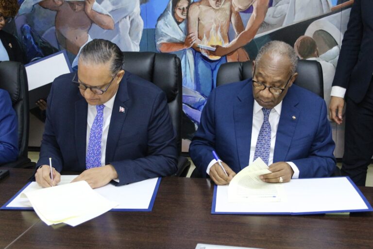 UASD y ODAC firman acuerdo para acreditar laboratorios y formar especialistas en calidad