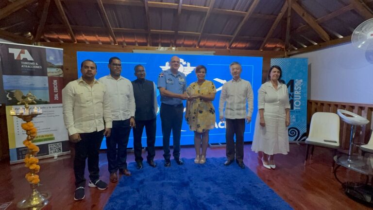 Director del CESAC es reconocido en Feria de Turismo Pedernales 2025