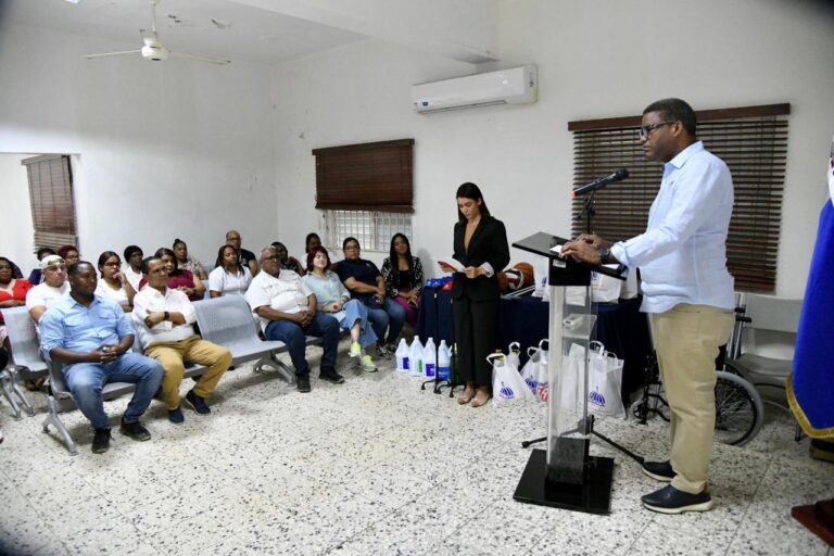 Propeep entrega kits de higiene y otros insumos al Centro de Rehabilitación Psicosocial en Pedro Brand