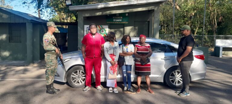En Valverde detienen dominicanos que trasportaban indocumentados en varios vehículos
