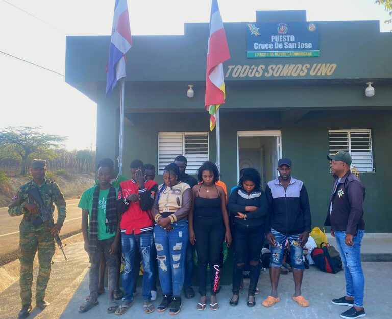 Ejército detiene inmigrantes indocumentados en una casucha deshabitada en Elías Piña