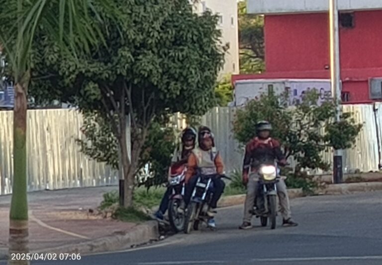 Denuncian proliferación de paradas de motores en Ciudad Juan Bosch ante la inacción de las autoridades