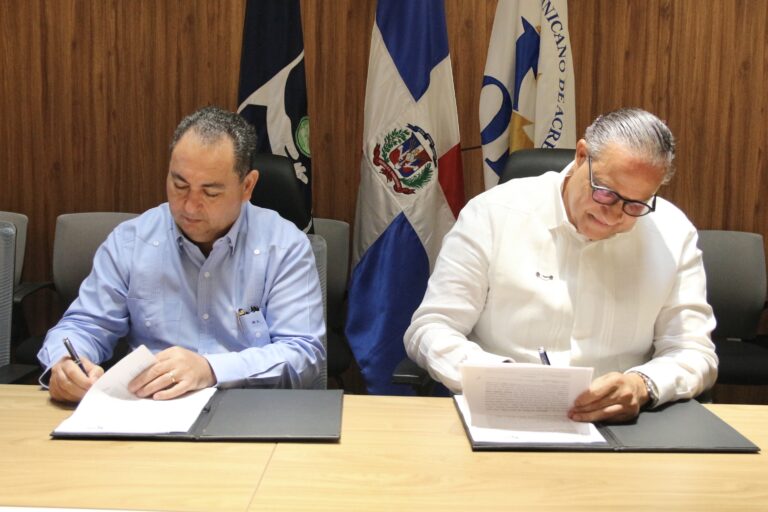 ODAC y SNS firman acuerdo para acreditar laboratorios de la red pública de salud