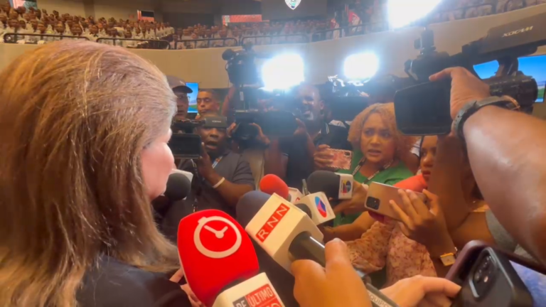 VIDEO: Periodistas denuncian atropello durante acto de graduación de la Policía Nacional