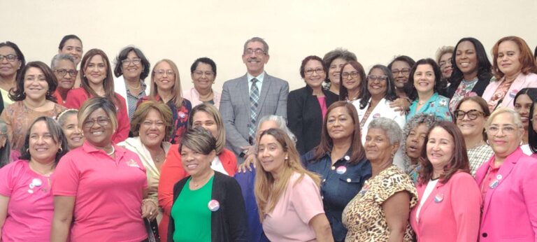 Decenas de maestras anuncian su apoyo a Asjana y le piden mayor inclusión en la UASD