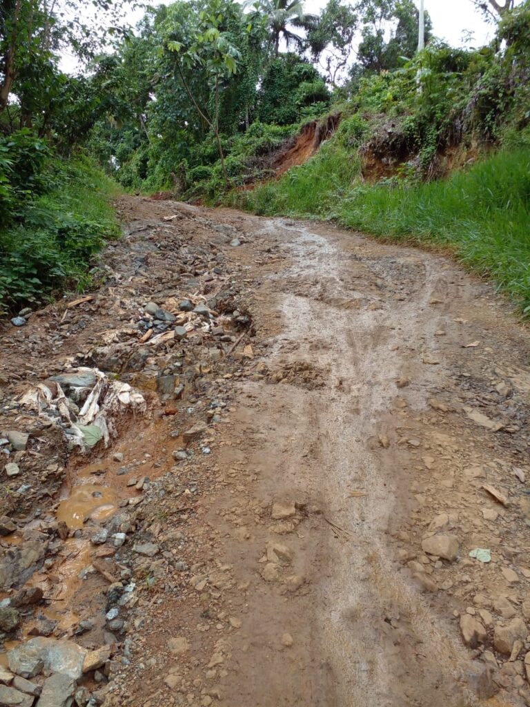 VIDEO: Comunidades de Yamasá reclaman al Gobierno la construcción de su carretera