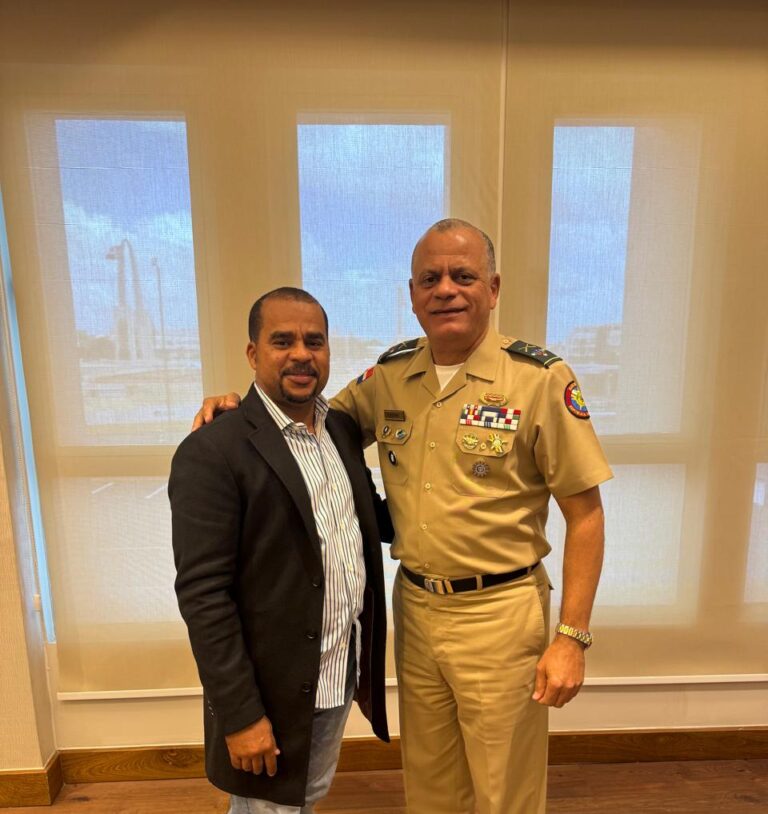Wilson Pérez destaca liderazgo y visión del Ministro de Defensa durante visita de cortesía