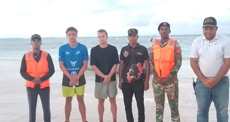Armada rescata con éxito a dos turistas daneses extraviados en zona boscosa de Cabo Cabrón