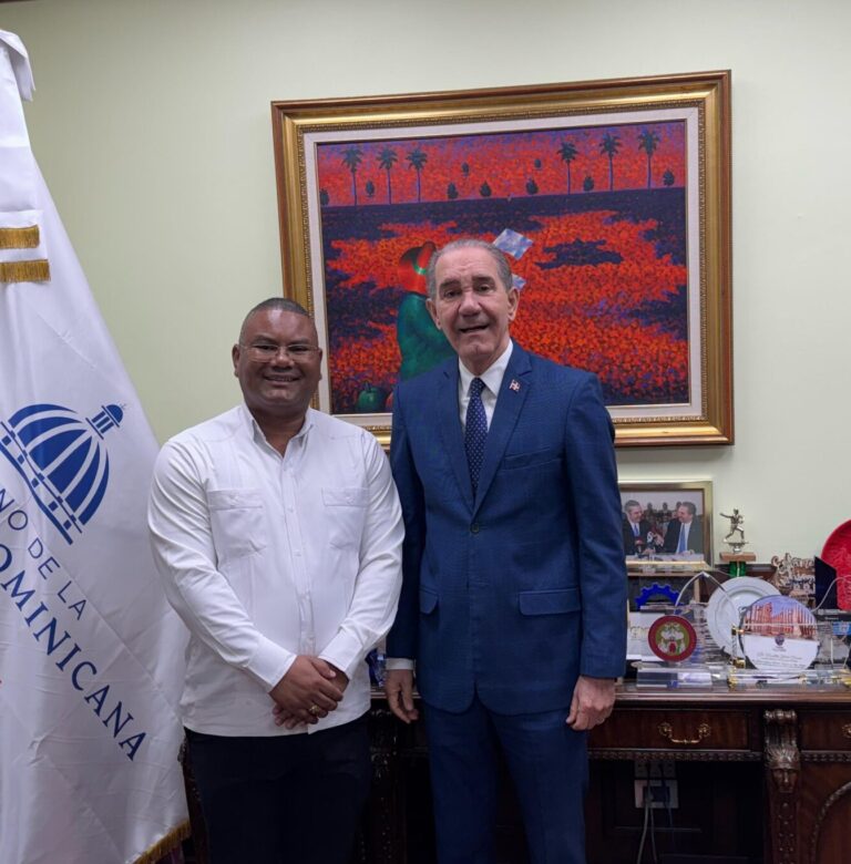 Ministro García Fermín conversa con Logan Jiménez sobre logros del MESCyT