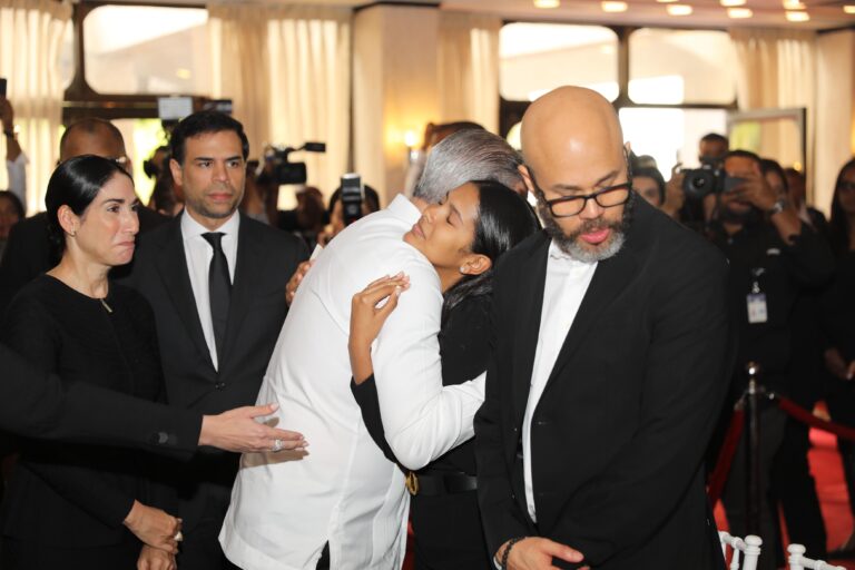 Presidente Abinader asiste a homenaje póstumo del destacado merenguero Rubby Pérez