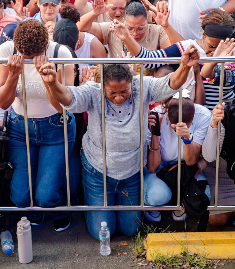 “RD es de DIOS” llena de fe y música el Estadio Quisqueya en Sábado Santo