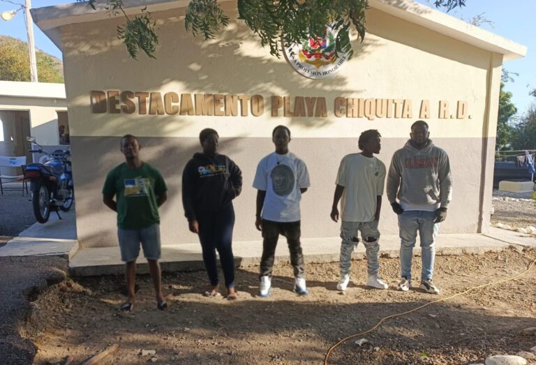 Armada detiene a seis personas en operativo de interdicción migratoria en Azua