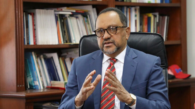 Abinader remite al Senado proyecto de ley para regular la libertad de expresión y los medios digitales