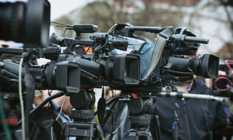 Medios en Peligro: La Libertad de Prensa Amenazada por la Crisis Financiera