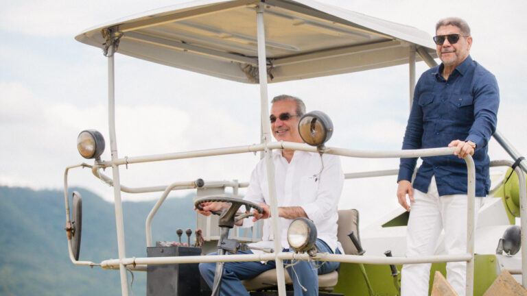 «Presidente Abinader da inicio a la cosecha de arroz 2025, que superará los 15 millones de quintales»