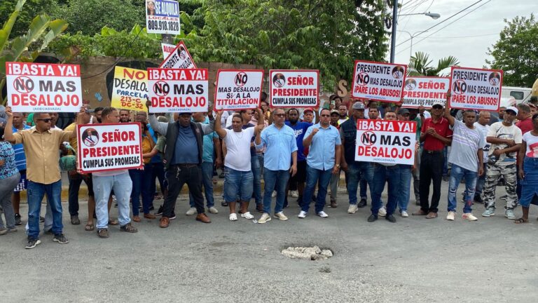 Catalogan al Gobierno de Luis Abinader como “el gobierno de los desalojos” en el sector Valiente, La Caleta