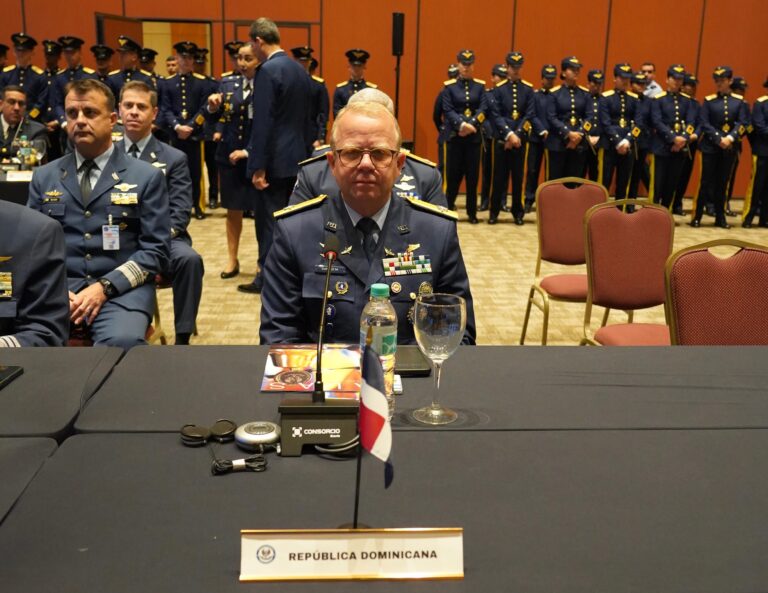 FUERZA AÉREA  PARTICIPA EN LA CEREMONIA DE APERTURA DE LA LXV EDICIÓN DE LA CONJEFAMER 2025