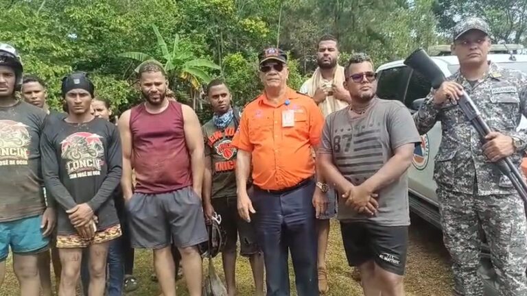 Defensa Civil trabaja en rescate de 12 jóvenes atrapados por lluvias en Presa Sabaneta, San Juan