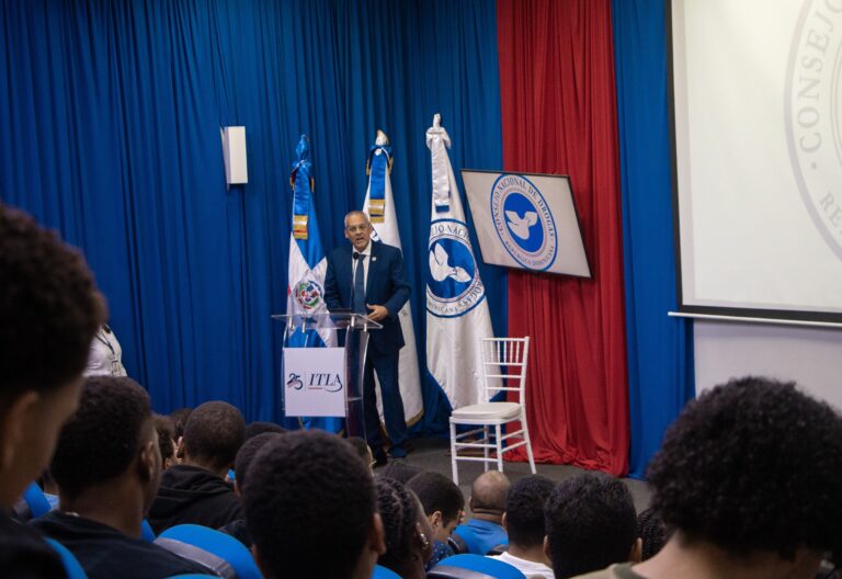 CND y el ITLA realizan conferencia sobre los retos y peligros de las tecnologías Alejandro de Jesús Abreu