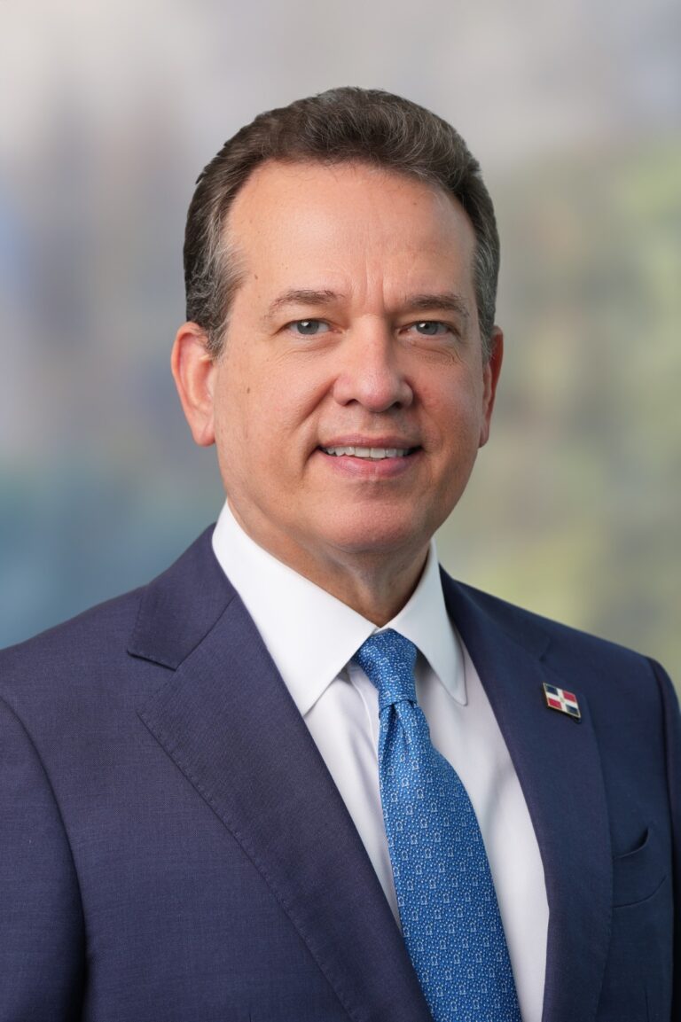 Ministro Ito Bisonó representará a República Dominicana en encuentro global sobre mipymes en Sudáfrica