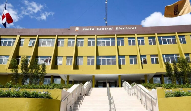 La JCE adjudica al consorcio EMDOC suplir materiales, equipos y servicios para renovación de la cédula