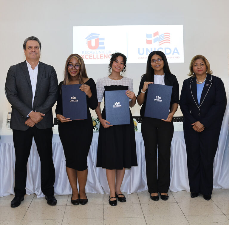 UNICDA otorga becas a jóvenes que iniciarán sus estudios en carreras del área tecnológica