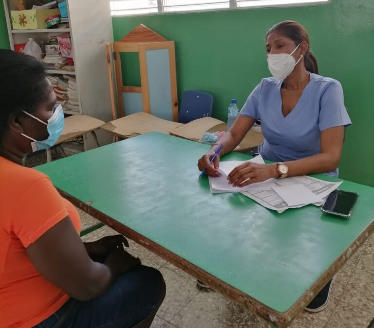 Operativo médico en Hondo Valle impacta a cientos de residentes con más de 9,000 medicamentos entregados gratuitamente