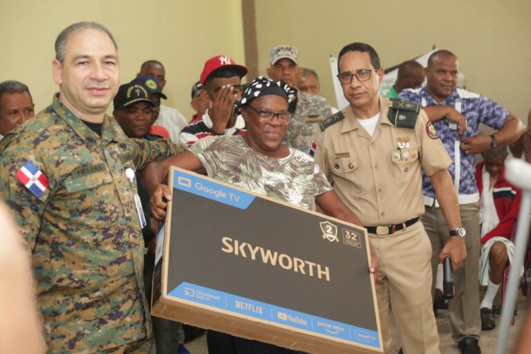 Ministerio de Defensa realiza jornada de salud y encuentro con pensionados en Santo Domingo Este