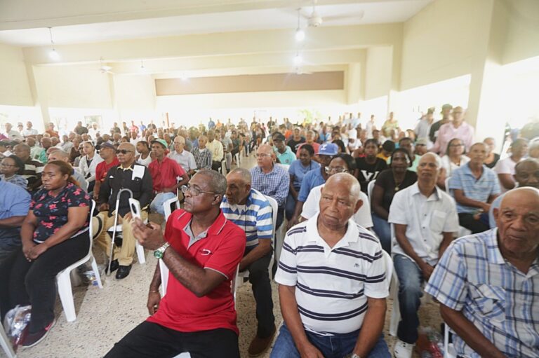 Ministerio de Defensa realiza jornada de salud y encuentro con pensionados en Santo Domingo Este