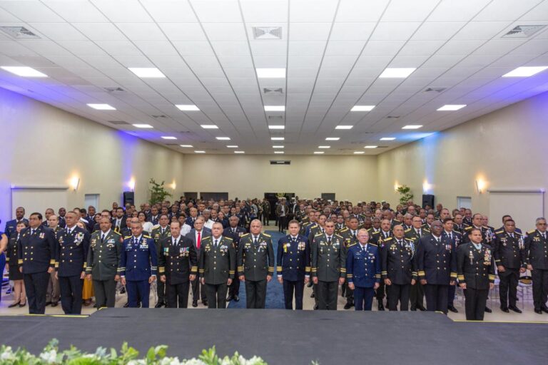 ARMADA REALIZA SOLEMNE CEREMONIA DE CONDECORACIÓN DE LA ORDEN DEL MÉRITO NAVAL 2025