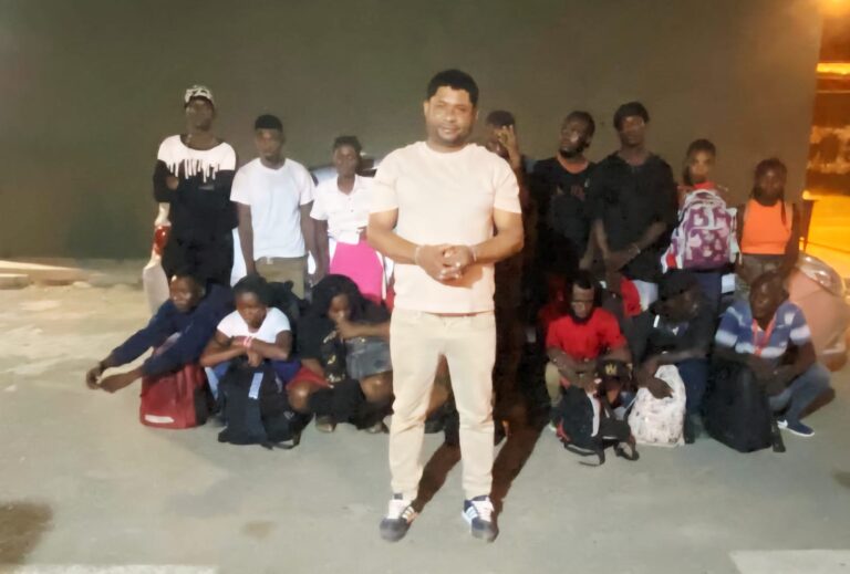 Interceptan vehículo con 16 haitianos indocumentados en Mao, Valverde